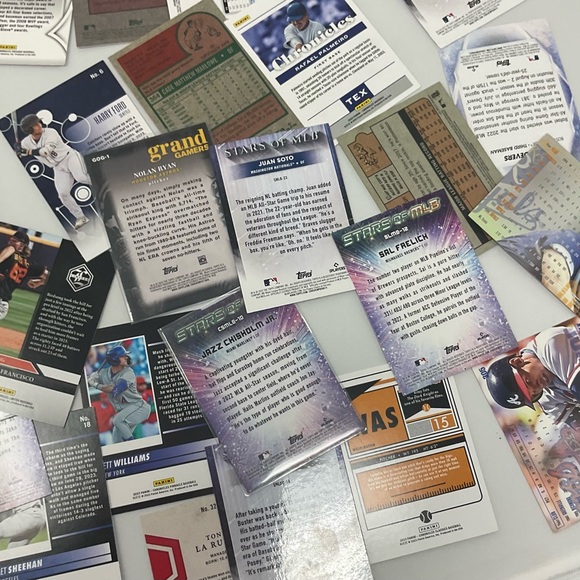 Assorted Baseball Trading Cards Collection - Picture 12 of 14